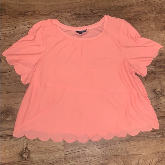 Topshop Tops - 🌸3/$25🌸 Topshop Pink Scalloped Tee
